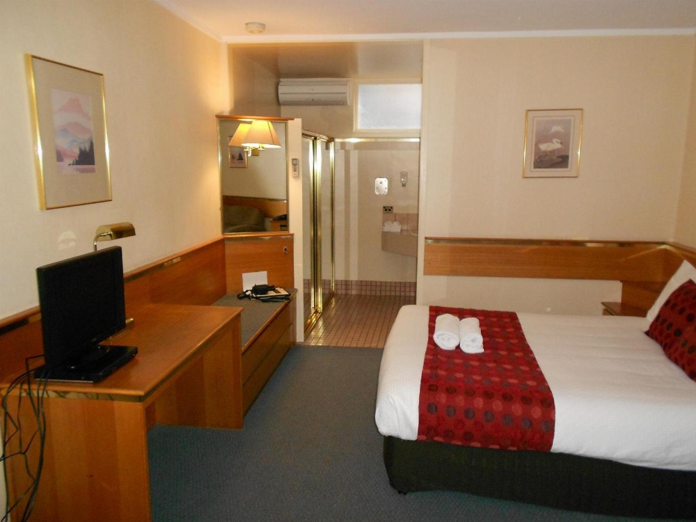 Commodore Regent Main image
